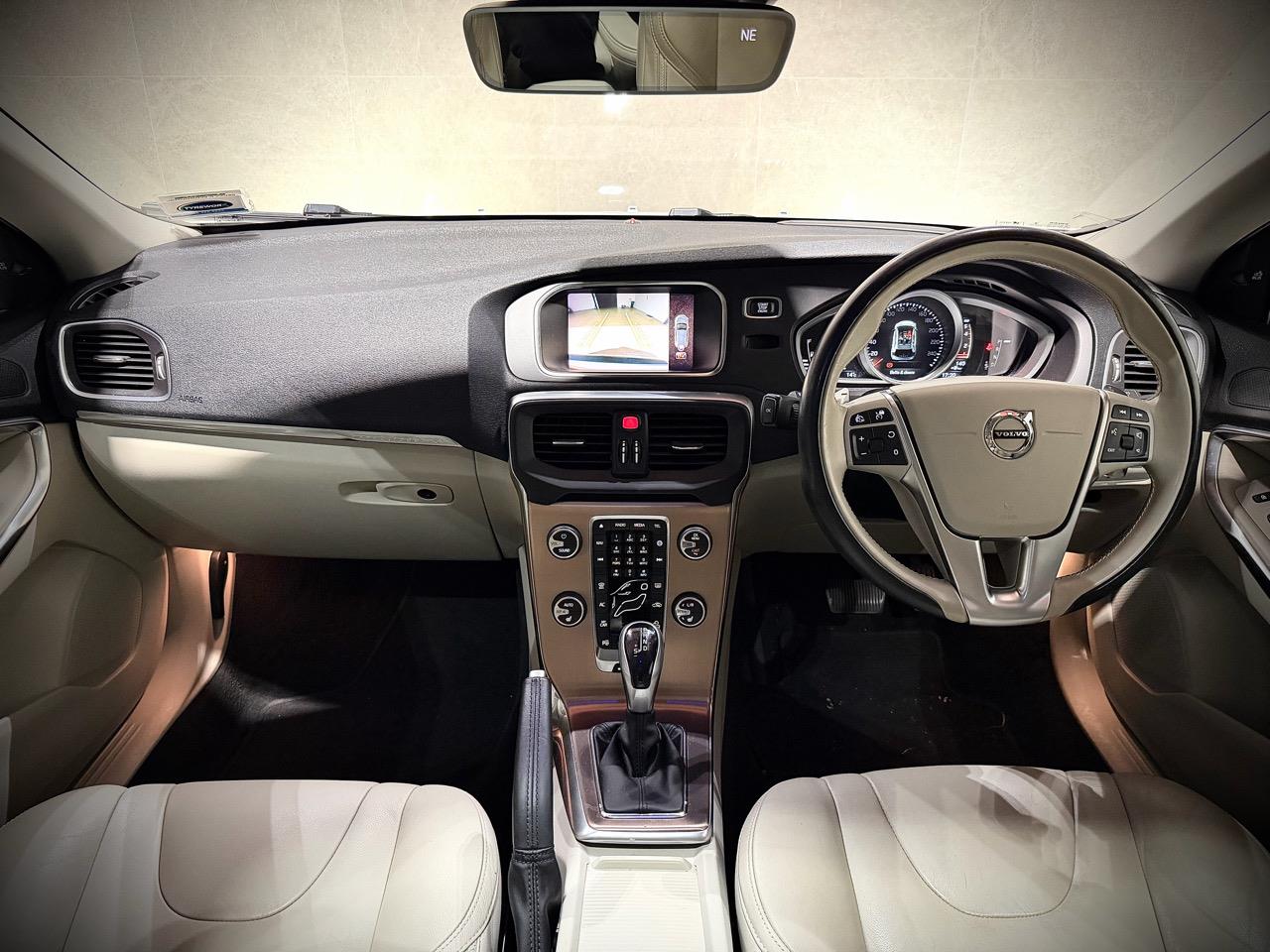 2017 Volvo V40