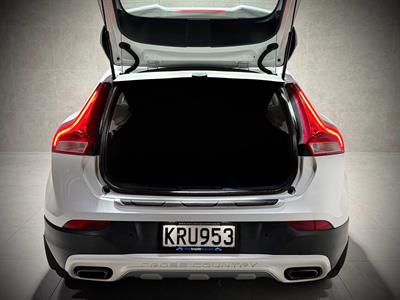 2017 Volvo V40 - Thumbnail