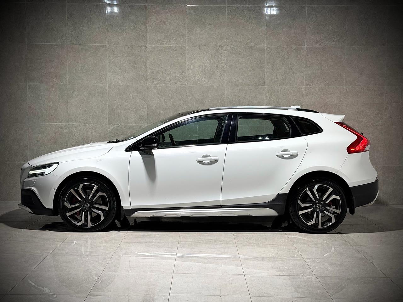 2017 Volvo V40