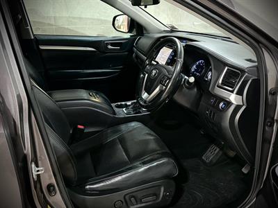 2017 Toyota Highlander - Thumbnail