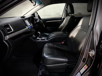 2017 Toyota Highlander - Thumbnail