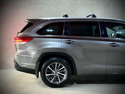 2017 Toyota Highlander - Thumbnail