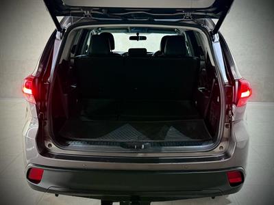 2017 Toyota Highlander - Thumbnail