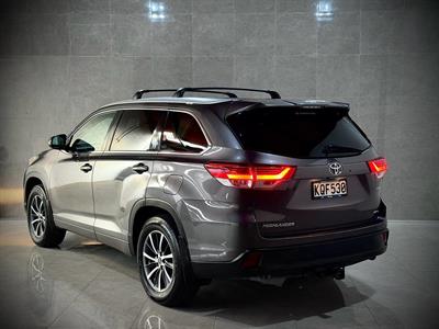2017 Toyota Highlander - Thumbnail