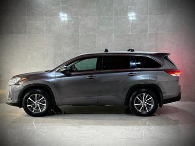 2017 Toyota Highlander - Thumbnail