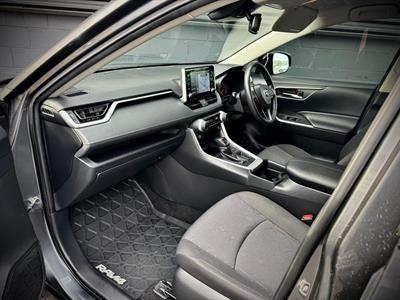 2020 Toyota Rav4 - Thumbnail