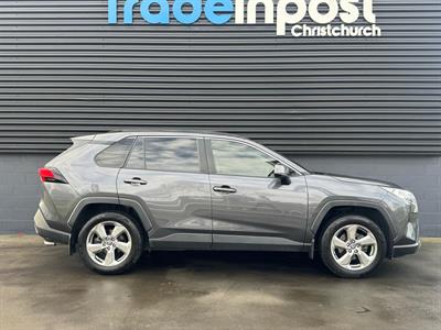 2020 Toyota Rav4 - Thumbnail