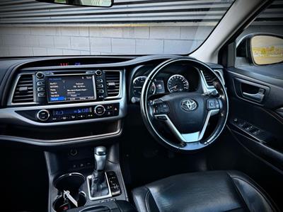 2017 Toyota Highlander - Thumbnail