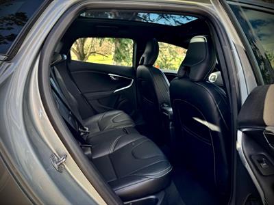 2015 Volvo V40 - Thumbnail
