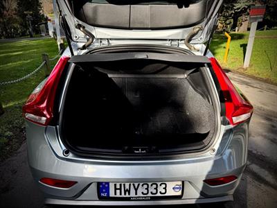 2015 Volvo V40 - Thumbnail