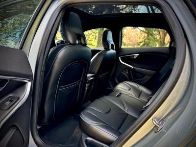 2015 Volvo V40 - Thumbnail