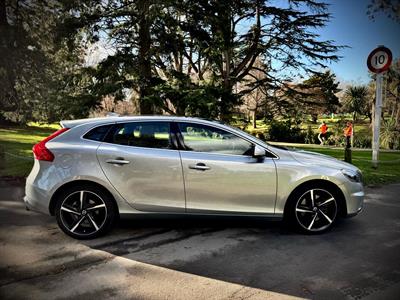 2015 Volvo V40 - Thumbnail