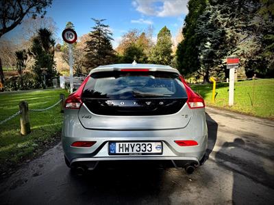 2015 Volvo V40 - Thumbnail