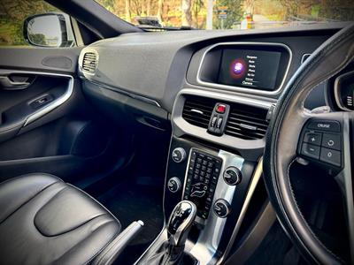 2015 Volvo V40 - Thumbnail