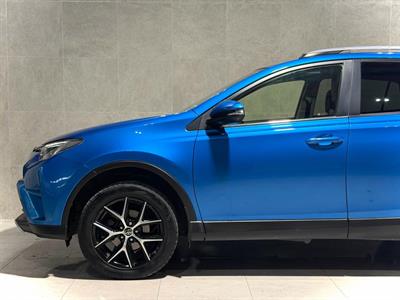 2016 Toyota Rav4 - Thumbnail