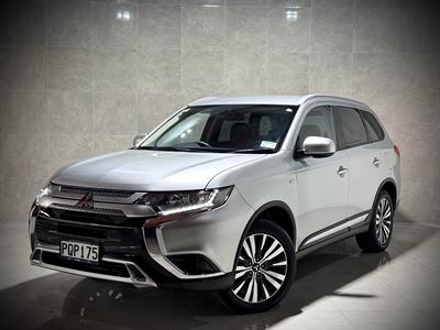 2022 Mitsubishi Outlander - Thumbnail