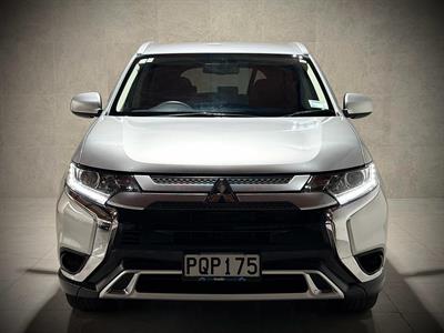 2022 Mitsubishi Outlander - Thumbnail