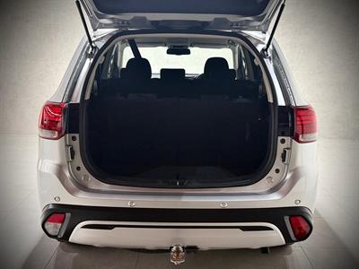 2022 Mitsubishi Outlander - Thumbnail