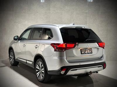2022 Mitsubishi Outlander - Thumbnail