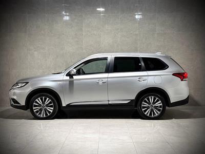 2022 Mitsubishi Outlander - Thumbnail