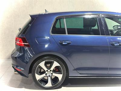 2016 Volkswagen Golf - Thumbnail