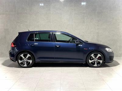 2016 Volkswagen Golf - Thumbnail