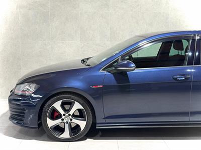 2016 Volkswagen Golf - Thumbnail